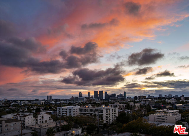 100 S Doheny Drive, Los Angeles CA: https://media.crmls.org/mediaz/b3b4930a-4bfa-469c-bd66-2bc7cb9be56c.jpg