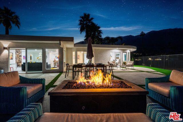 2320 S Via Lazo, Palm Springs CA: https://media.crmls.org/mediaz/b3b4bdc1-9296-44aa-a83b-67bb227ff244.jpg