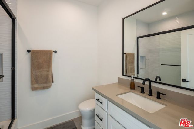 13822 Oxnard Street photo 19