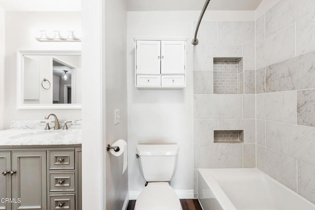 2321 Pima Lane, Ventura CA: https://media.crmls.org/mediaz/b3b532ca-16d5-408d-8b8d-2e915ecfb90b.jpg