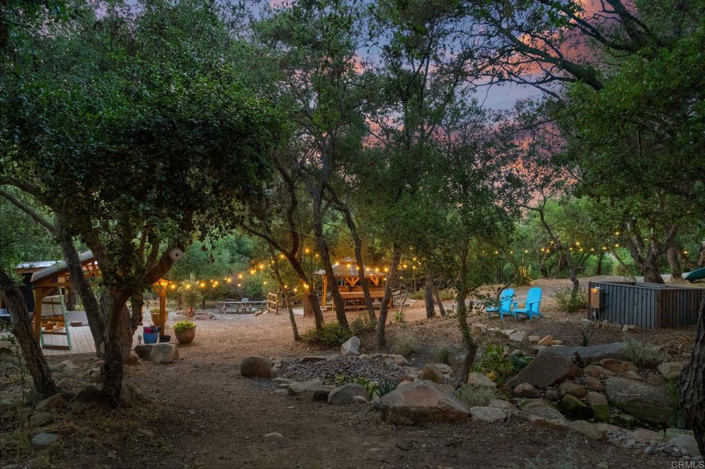 https://media.crmls.org/mediaz/b3b5e1b2-e6f0-4e60-83fe-4bd9fdaae67c.jpg?preset=X-Large