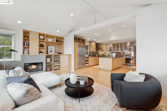 64 Crest Rd, Piedmont CA: https://media.crmls.org/mediaz/b3b63a71-090d-45bf-abb1-0534a3d62693.jpg