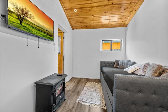 138 Leonard Lane, Sugarloaf CA: https://media.crmls.org/mediaz/b3b81258-b2d3-485c-aa3b-7c6bc211e7c7.jpg