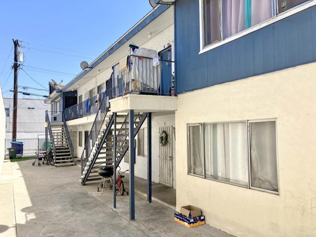 Image 8 of 14 For 3865 Menlo Avenue
