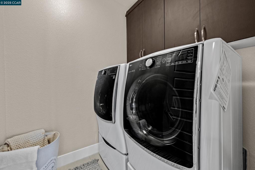 https://media.crmls.org/mediaz/b3b8af1a-41af-44e8-a9a8-3cd85b6277a9.jpg?preset=X-Large