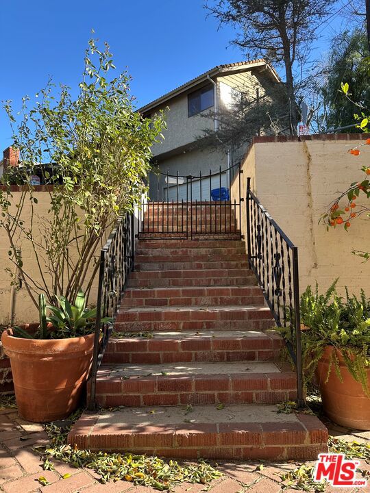 4707 Bedel Street, Woodland Hills CA: https://media.crmls.org/mediaz/b3b8b85b-04fa-465a-9d97-c915f3579c09.jpg