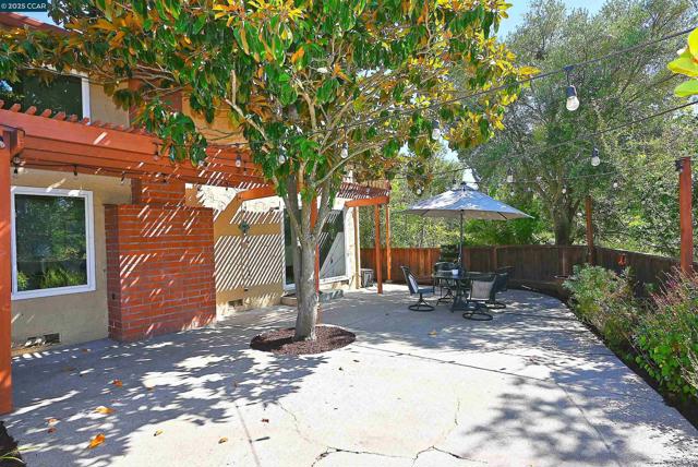 1084 Southdown Court, Walnut Creek CA: https://media.crmls.org/mediaz/b3b8fb39-e3e7-4d83-ab7c-d0d558d5b3e8.jpg