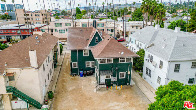 1732 N Wilton Place, Los Angeles CA: https://media.crmls.org/mediaz/b3b9045f-4bcc-4b8a-9a69-db6f75f19f97.jpg