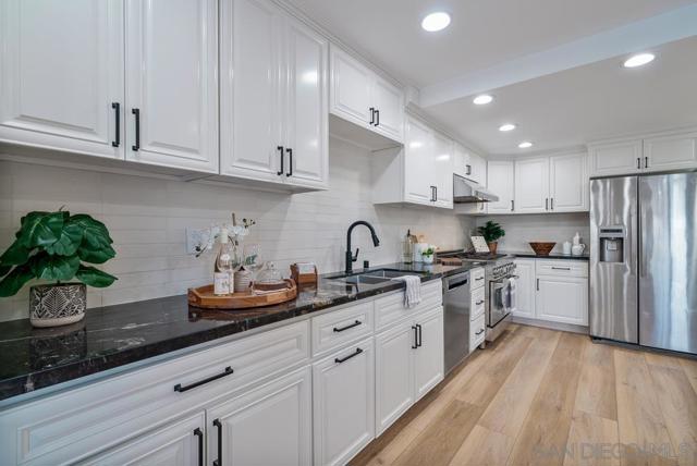 11289 Silver Buckle Way, San Diego CA: https://media.crmls.org/mediaz/b3b92ac2-b98e-48a7-bdf7-88caeecad1d2.jpg