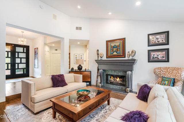 775 Parmenter Avenue, Thousand Oaks CA: https://media.crmls.org/mediaz/b3b974e6-edee-4313-bcc3-f2686e74a334.jpg