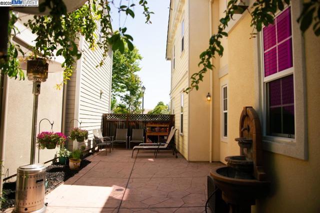 4719 Malayan, San Ramon CA: https://media.crmls.org/mediaz/b3b9869f-0357-4210-a9b8-2d96c4572a1e.jpg