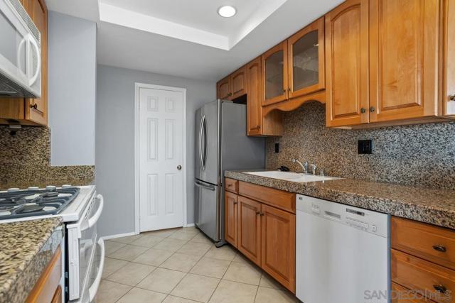 1914 Swallow Ln, Carlsbad CA: https://media.crmls.org/mediaz/b3b988e1-aa23-443b-9401-0f60da24efe9.jpg