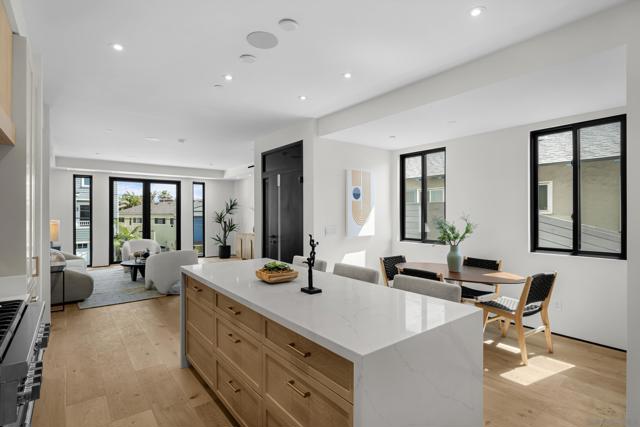 242 Playa Del Norte St, La Jolla CA: https://media.crmls.org/mediaz/b3b9b98c-228a-4b60-b5e8-07f17befa2f5.jpg