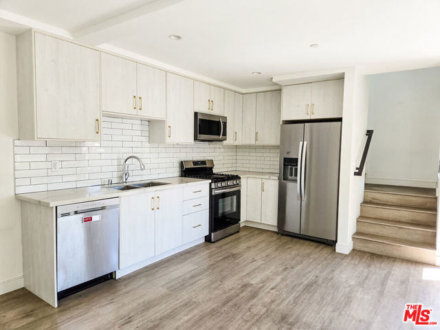 3524 S Bronson Avenue, Los Angeles CA: https://media.crmls.org/mediaz/b3ba29ec-6c69-4c03-b747-82071292aded.jpg
