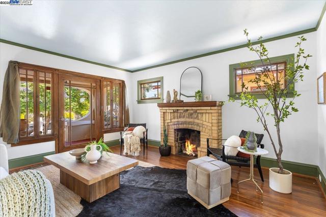 357 Melven Ct, San Leandro CA: https://media.crmls.org/mediaz/b3bac5ac-0e5f-4f16-a10b-369c263bcea5.jpg