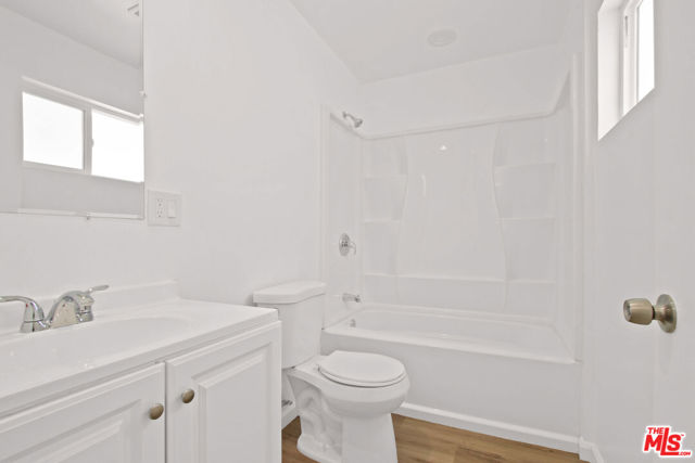 649 1/2 W 92nd Street, Los Angeles CA: https://media.crmls.org/mediaz/b3bacd8b-ed4b-45de-a853-ff866b601999.jpg