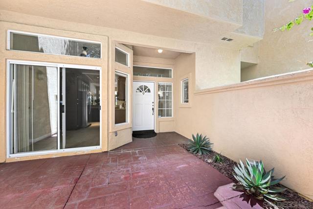 11048 Portobelo Dr, San Diego CA: https://media.crmls.org/mediaz/b3bb29d3-f832-4ca2-9320-310886f6cc92.jpg