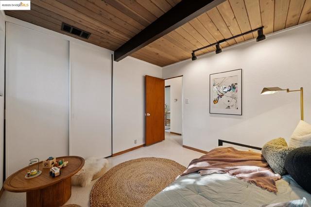 4020 Salem ST, Concord CA: https://media.crmls.org/mediaz/b3bb9c54-4d3f-472e-a45d-2177ad43892b.jpg