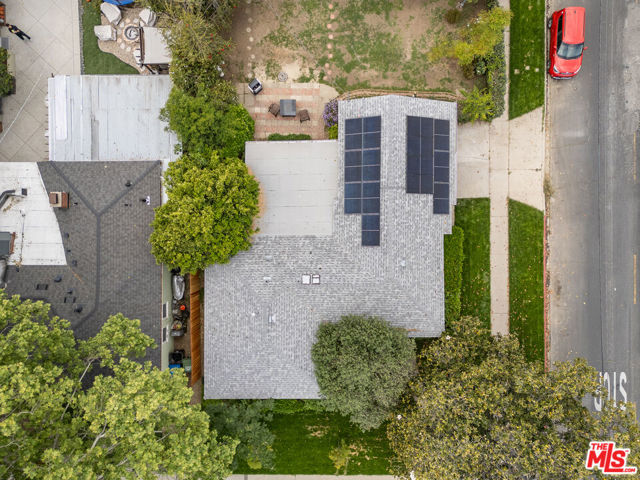 6961 Zelzah Avenue, Reseda CA: https://media.crmls.org/mediaz/b3bba767-64a3-4f46-a75b-f2de695b820a.jpg