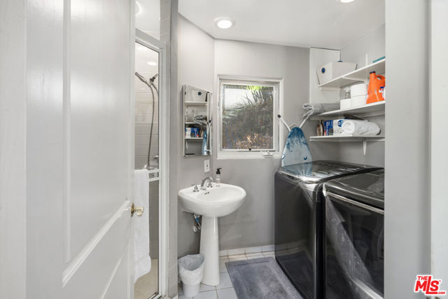 10023 Westwanda Drive, Beverly Hills CA: https://media.crmls.org/mediaz/b3bbb047-d5f6-4717-ae90-40e47117c69f.jpg