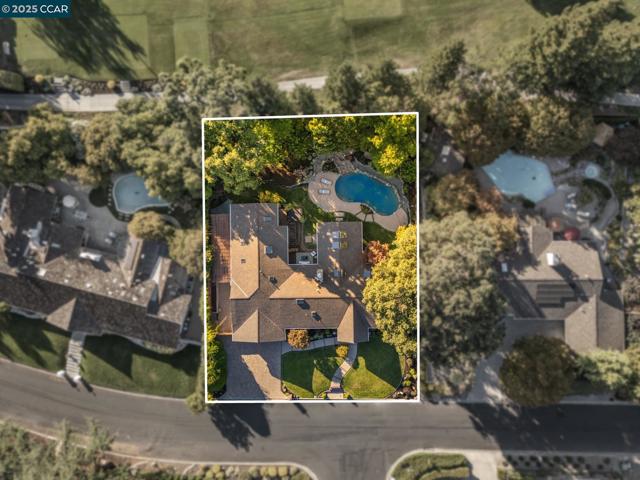 9 Saint Andrews Pl, Alamo CA: https://media.crmls.org/mediaz/b3bbd462-26b4-446c-976d-7b9d30d431fc.jpg