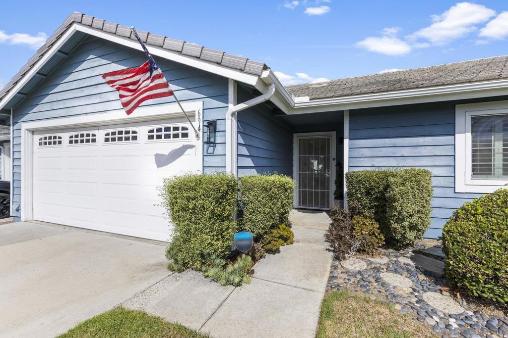 694 Summer View Cir