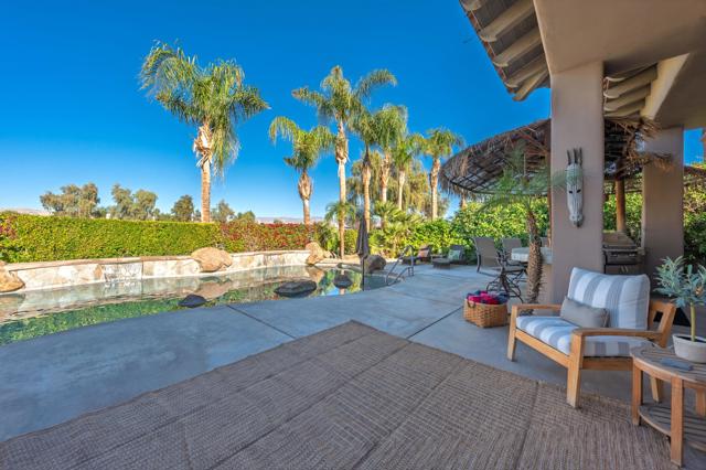 261 Loch Lomond Road, Rancho Mirage CA: https://media.crmls.org/mediaz/b3bc162c-0ba5-4eaa-9c10-04ab4757589a.jpg