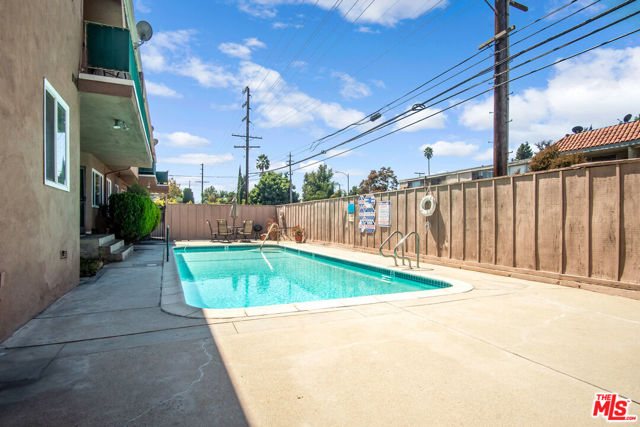 14254 Burbank Boulevard photo 4