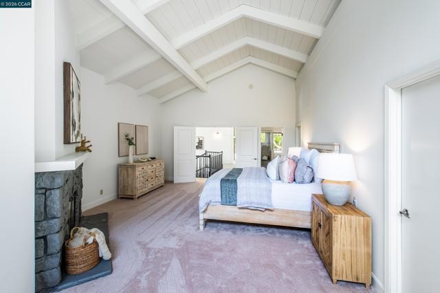 Image 20 of 52 For 1006 Howard Hills Rd