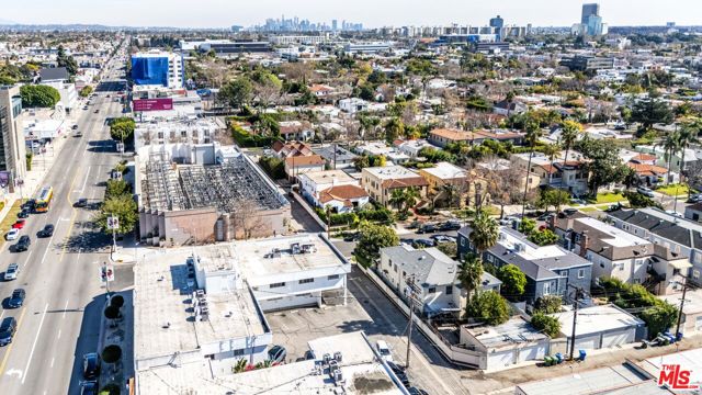 139 N Harper Avenue, Los Angeles CA: https://media.crmls.org/mediaz/b3bd1fed-d1e5-44f2-9eab-04ff6e995a7e.jpg