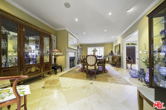 950 S Longwood Avenue, Los Angeles CA: https://media.crmls.org/mediaz/b3bd2dac-5a73-4181-9ac9-ea9c24eba341.jpg