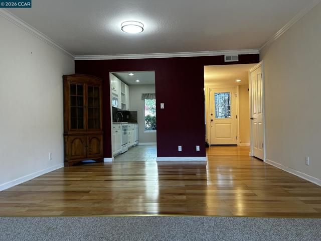 2055 Cactus Ct, Walnut Creek CA: https://media.crmls.org/mediaz/b3bd9244-3346-45a5-af10-a4a4902041fd.jpg