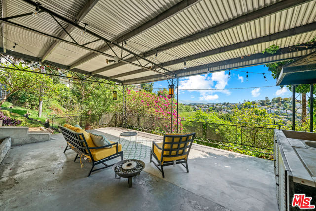 3736 Clayton Avenue, Los Angeles CA: https://media.crmls.org/mediaz/b3bdf815-d98f-4c00-91b6-9362a716b507.jpg