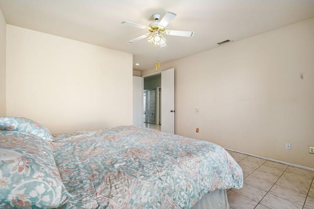 153 Lake Shore Drive, Rancho Mirage CA: https://media.crmls.org/mediaz/b3be11b7-11d6-4362-8e6d-02e372384b8b.jpg