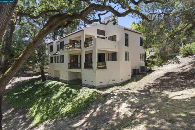 1285 Avenida Sevilla, Walnut Creek CA: https://media.crmls.org/mediaz/b3be3ae5-ba77-4240-8091-3de79ba502dc.jpg