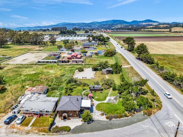 575 Dolores Avenue, Half Moon Bay CA: https://media.crmls.org/mediaz/b3be41e8-f3e1-4a8e-87a0-94a856270d3d.jpg