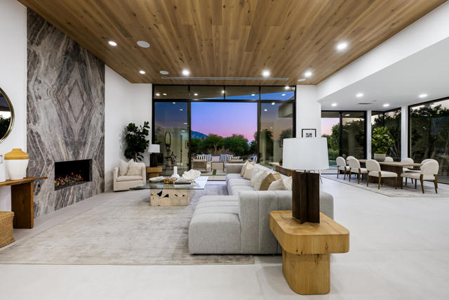 137 Kiva Drive Drive, Palm Desert CA: https://media.crmls.org/mediaz/b3bf2fb4-98f3-4999-a8f4-d2f59e6cd2d1.jpg