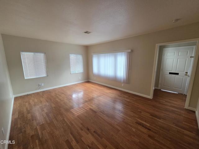 405 S Verdugo Road, Glendale CA: https://media.crmls.org/mediaz/b3bf3612-02d5-4eab-bcc7-7ad65dd8e66d.jpg
