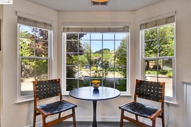 2944 Von Doolen Court, Pinole CA: https://media.crmls.org/mediaz/b3bf7325-1098-4684-8072-2649f7f444d2.jpg