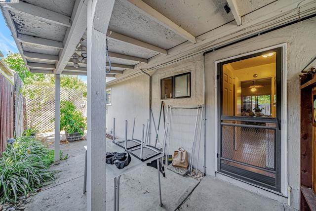 4655 Augustine St, Pleasanton CA: https://media.crmls.org/mediaz/b3bfc247-0bb6-4d24-8585-9fe0365eba4d.jpg