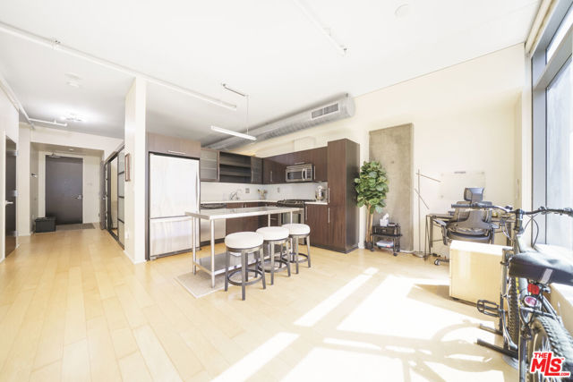 1100 S Hope Street, Los Angeles CA: https://media.crmls.org/mediaz/b3c02b3f-179b-4754-be82-7648d6dfafc5.jpg