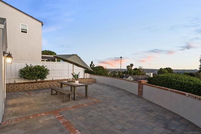4503 Carnaby, Carlsbad CA: https://media.crmls.org/mediaz/b3c030e6-86c3-44a4-a324-d8096e559348.jpg