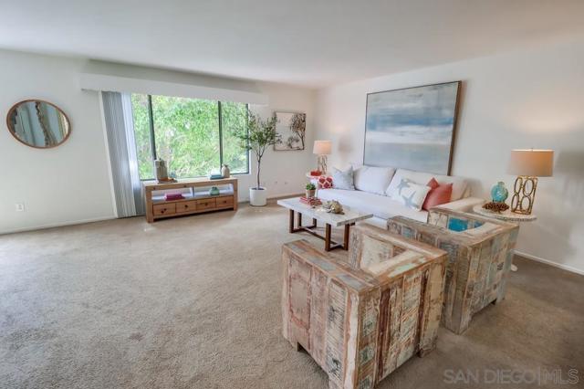 835 E Ave, Coronado CA: https://media.crmls.org/mediaz/b3c063fa-12c7-486e-b955-5a15d0cd01a9.jpg