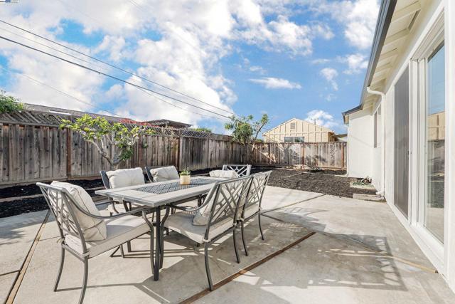 4349 La Cosa Ave, Fremont CA: https://media.crmls.org/mediaz/b3c07e0c-edb2-43aa-b838-e32fc26f1680.jpg
