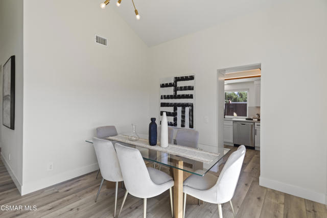 416 Camino Dos Palos, Thousand Oaks CA: https://media.crmls.org/mediaz/b3c0b0bb-647b-4511-8994-f43dd4ef47d3.jpg