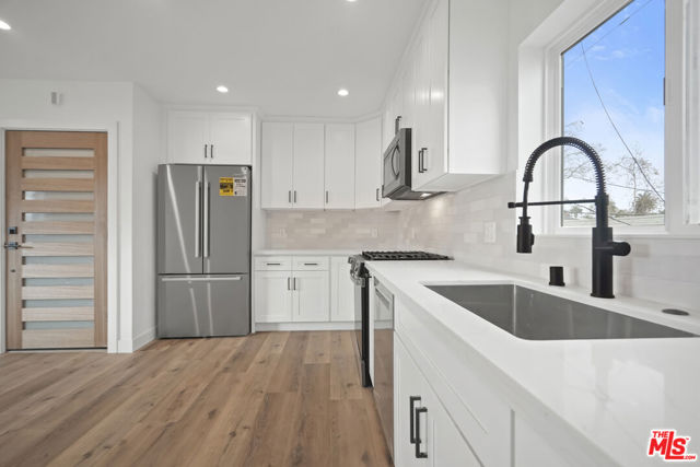 2808 S Cloverdale Avenue, Los Angeles CA: https://media.crmls.org/mediaz/b3c0b4f4-7f88-453f-8c73-9b7a9fc0144c.jpg