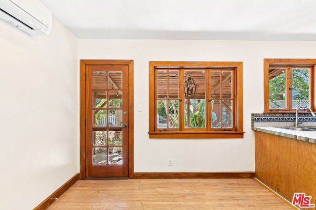 4171 Kraft Avenue, Studio City CA: https://media.crmls.org/mediaz/b3c0deec-3a02-474c-9619-9b05ade8f8c9.jpg