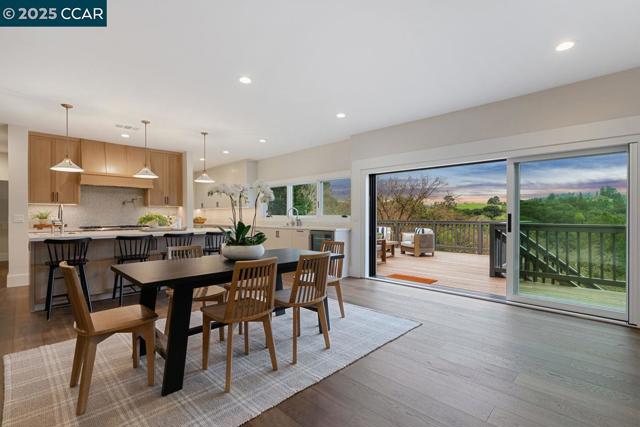 625 Sky Hy Cir, Lafayette CA: https://media.crmls.org/mediaz/b3c11220-f112-4470-8fb4-bb725f1ef536.jpg