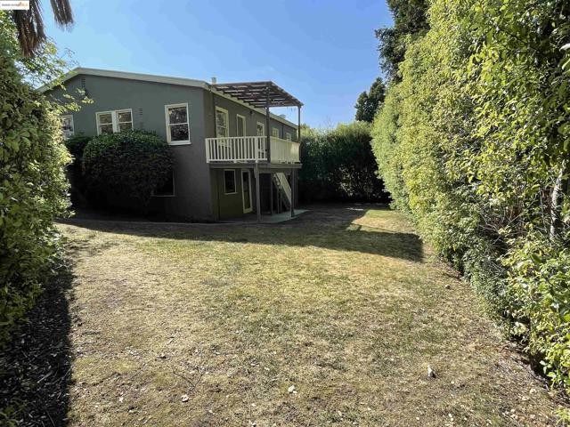 1159 Winsor, Piedmont CA: https://media.crmls.org/mediaz/b3c1a86d-a688-43ed-bfb3-1cb08a5c7012.jpg