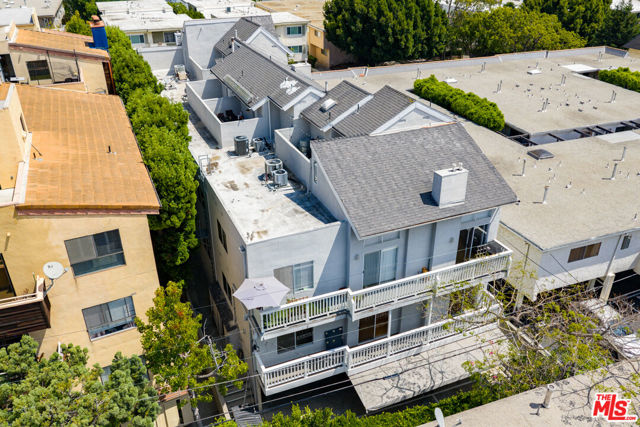 1315 S Carmelina Avenue, Los Angeles CA: https://media.crmls.org/mediaz/b3c1bb00-f55d-4845-9418-a8e2d61c2750.jpg